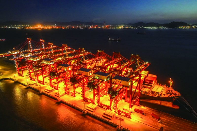 “大浦口”码头迎来单船在港作业量最多集装箱轮